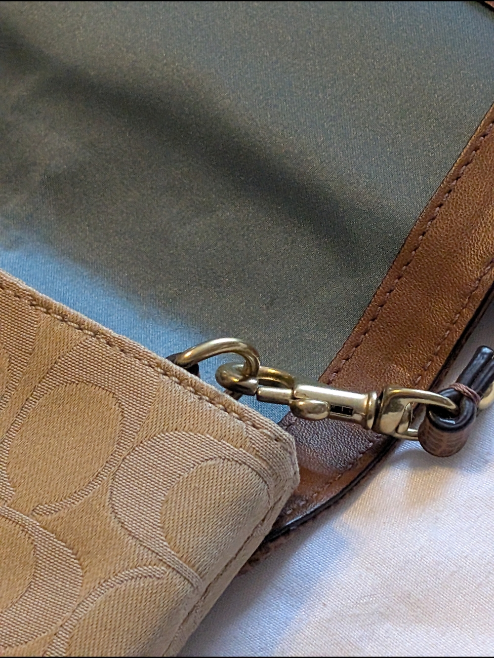 Coach Tan Signature Jacquard Wristlet with Gold Hardware/COA - Picture 11 of 12